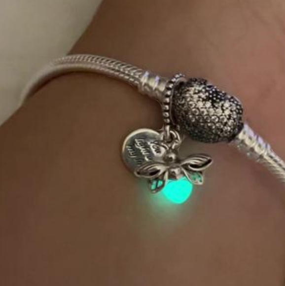 Pandora Glow-in-the-Dark Firefly Dangle Charm - Picture 10 of 10